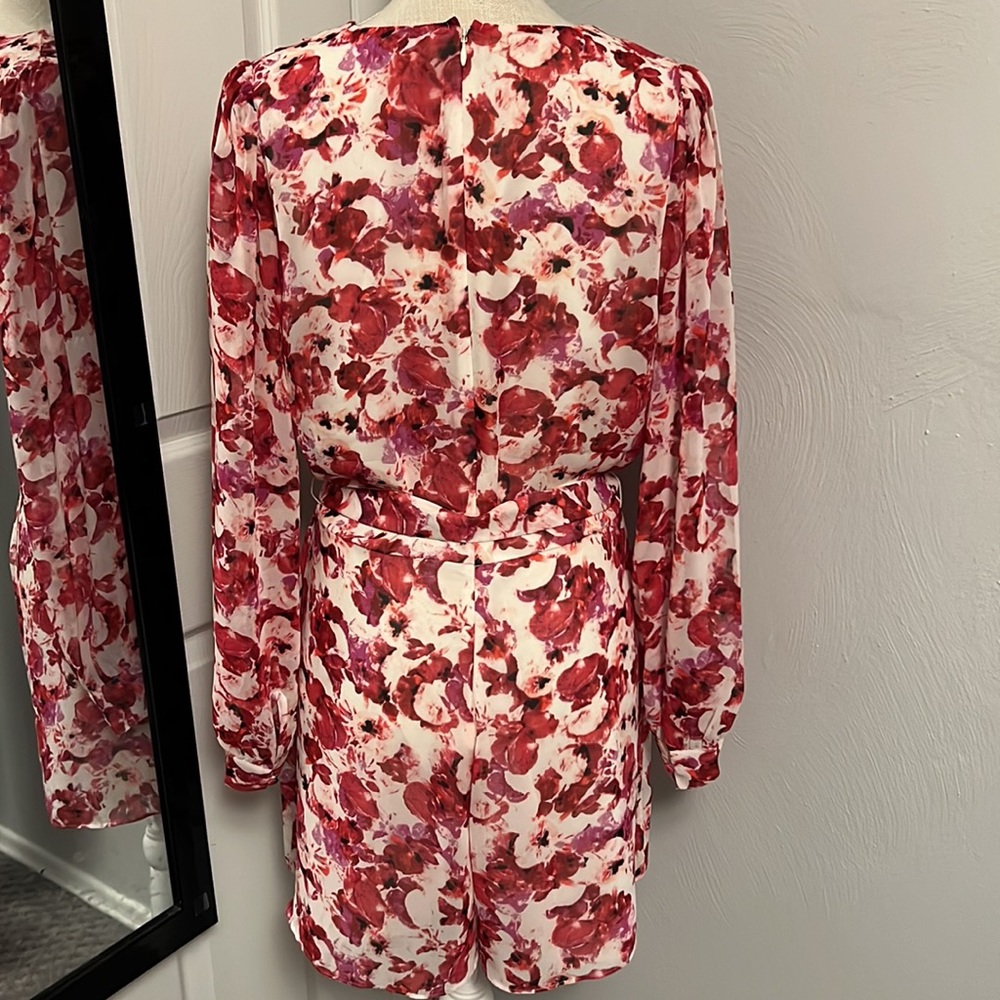 NEW•Express Romper•medium - Picture 5 of 6